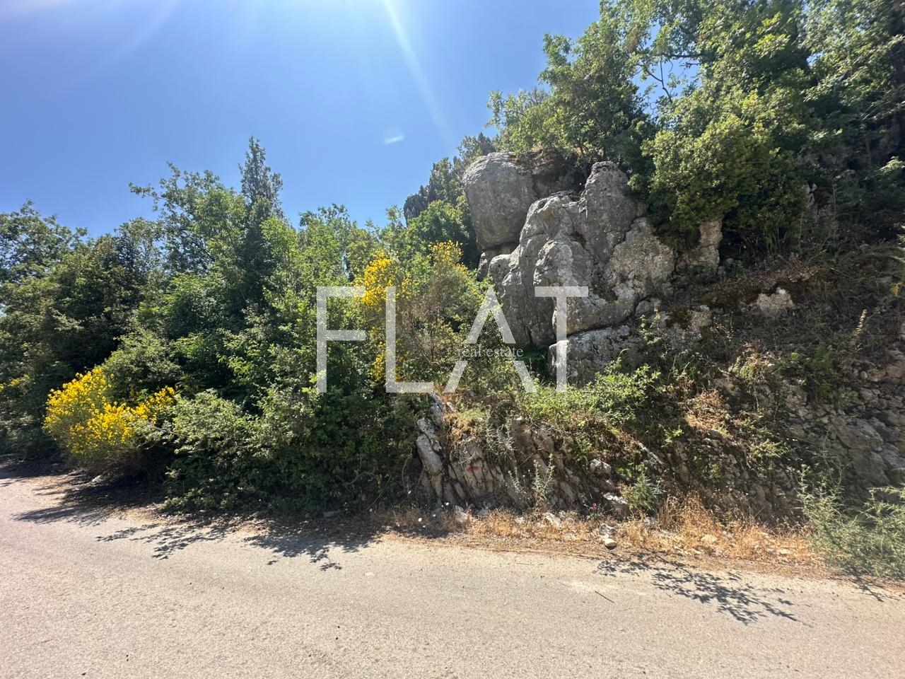Land  for Sale in Bekaatet Achkout