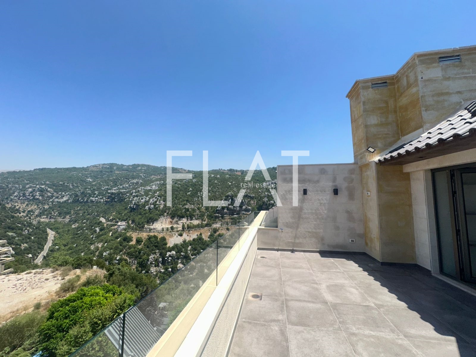 Rooftop Chalet for rent in Satellity Feytroun